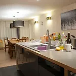 Beautiful And Spacious Contemporary House Ferienhaus *